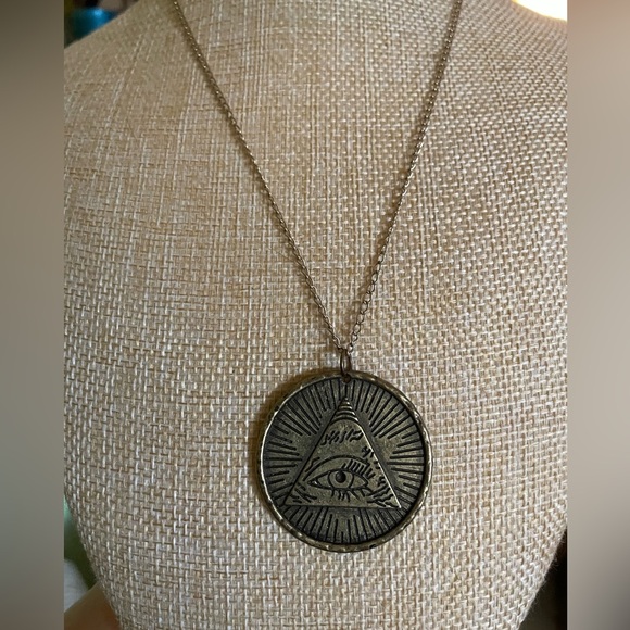 Illuminati All Seeing Eye Necklace - Picture 5 of 5